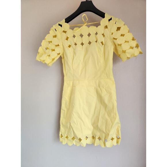 NWT By Anthropologie Cutwork Mini Shift Dress Size 4 Yellow GC209 - Picture 2 of 10